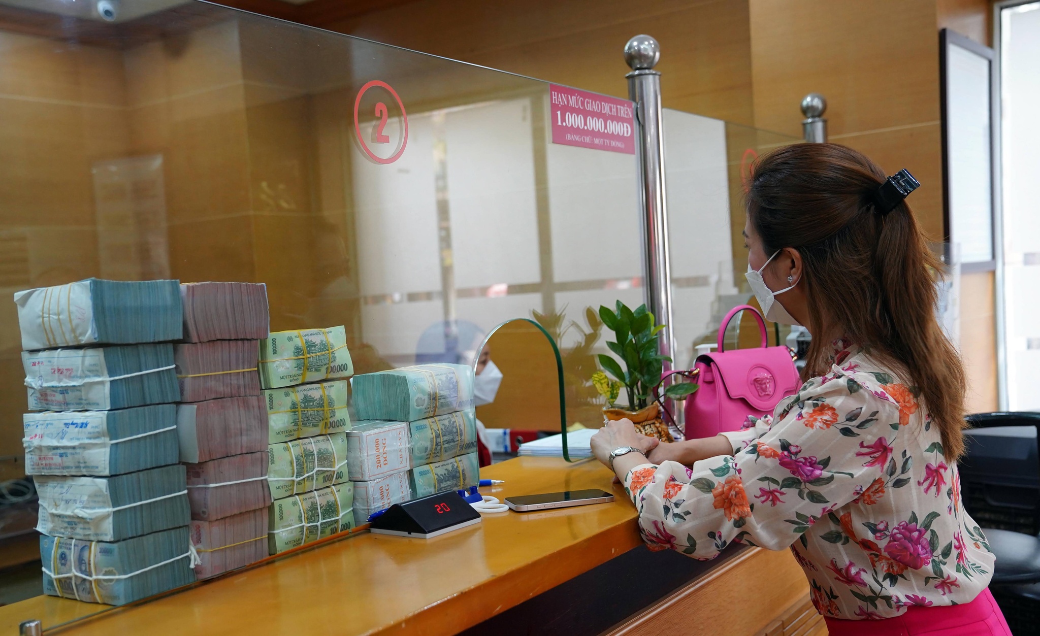Ngân hàng Nhà nước yêu cầu các ngân hàng cung ứng tín dụng, giảm lãi vay - ảnh 1